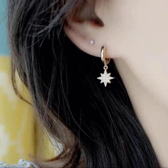 18K GOLD DIAMOND MOON STAR HOOPS - Picture 7 of 7